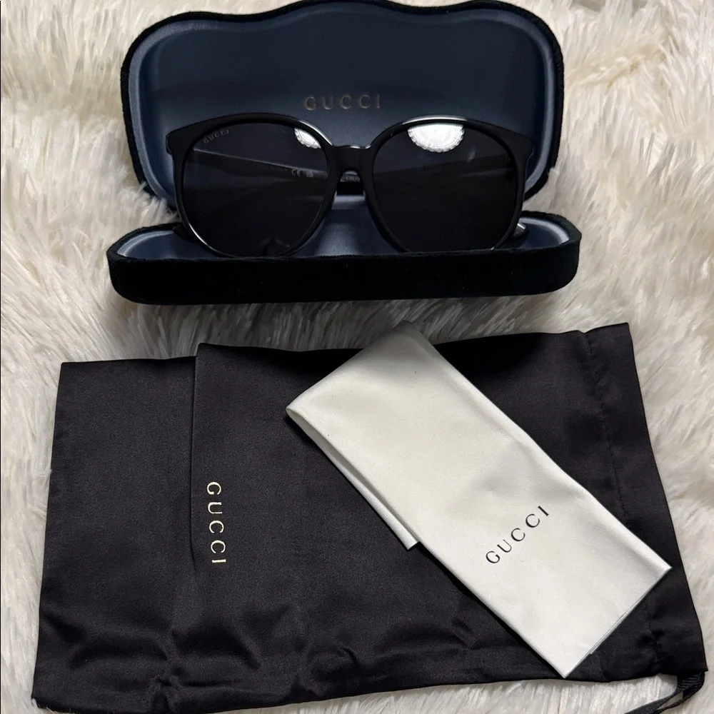 Gucci Black Round Sunglasses